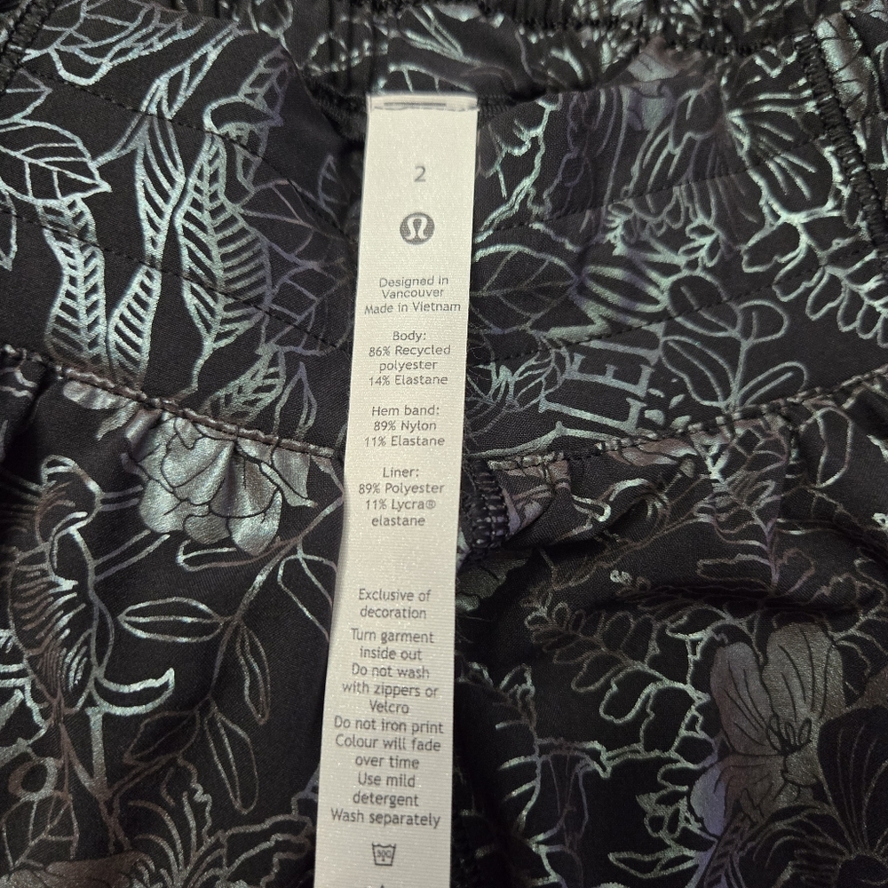 LULULEMON Hotty Hot Shorts | 2 - Picture 7 of 7